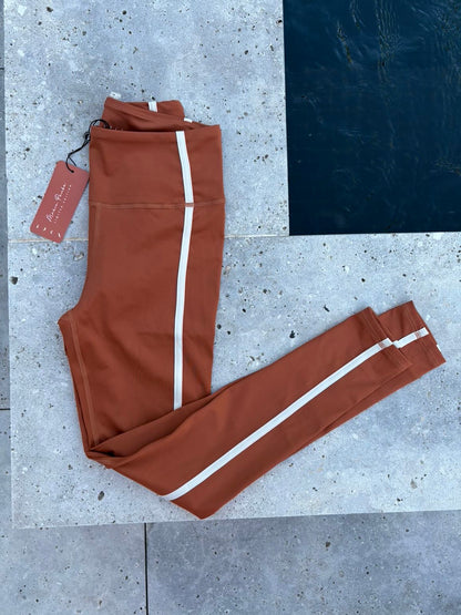 BORN LIVING YOGA. Malla deportiva edición limitada MARIA POMBO
