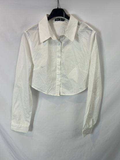 SHEIN. White cropped Tm shirt