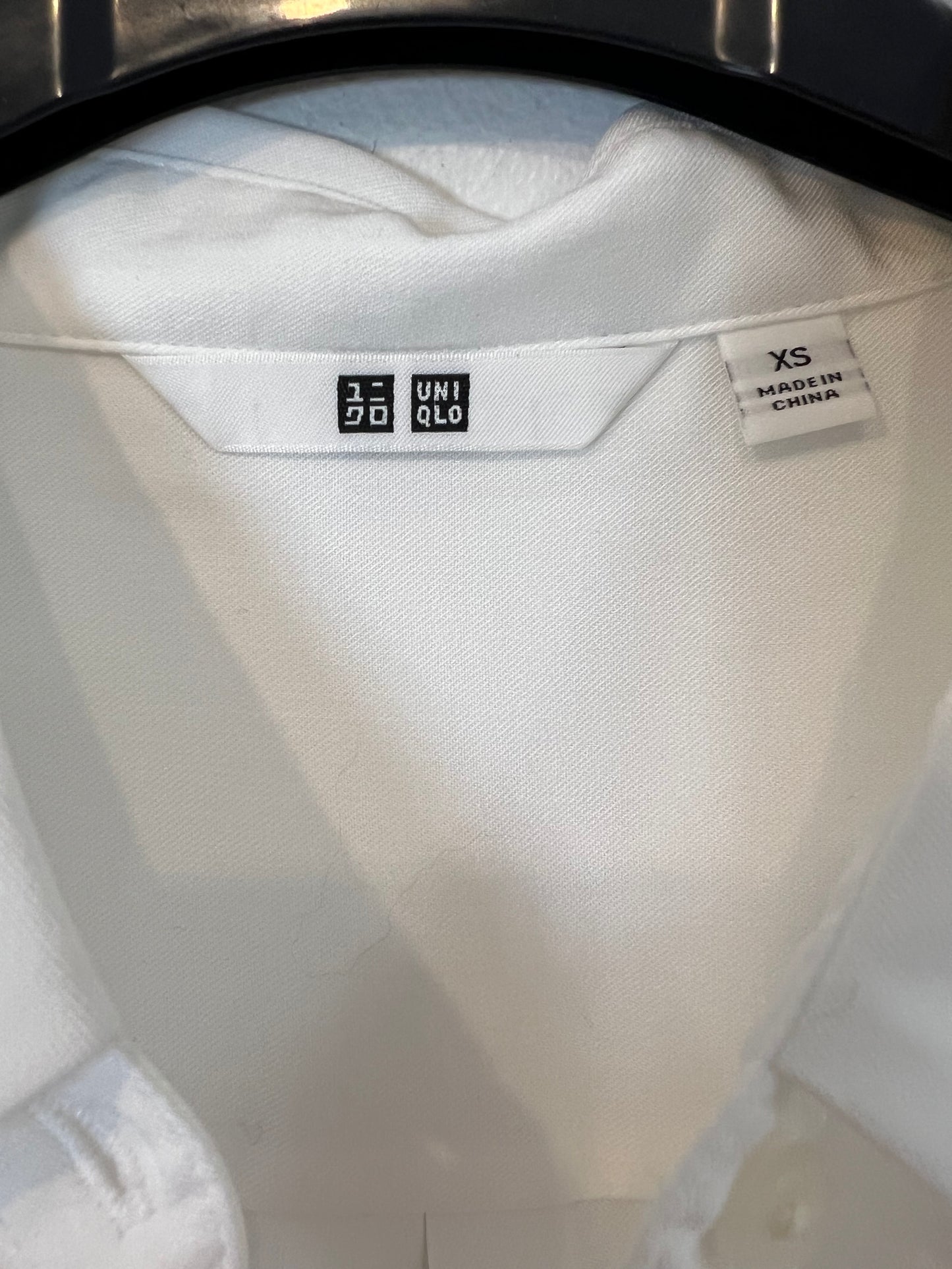 UNIQLO. Camisa blanca fluida. T XS