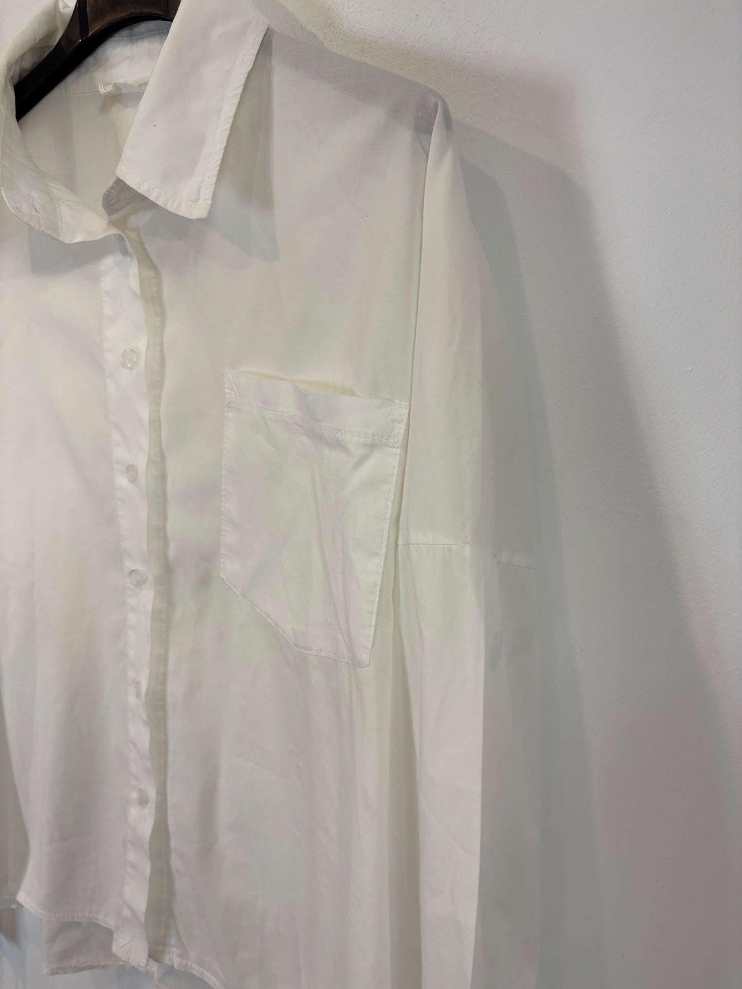 AMEÉ, White shirt with pocket. TS