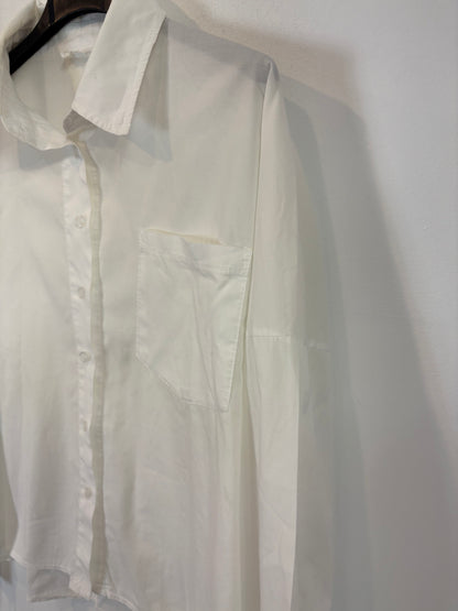 AMEÉ, White shirt with pocket. TS