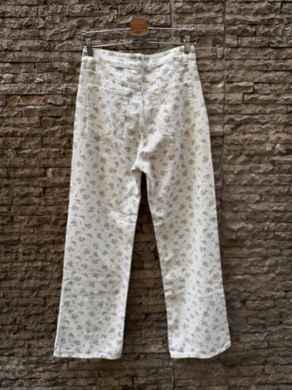 H&M. Pantalón blanco detalle flores