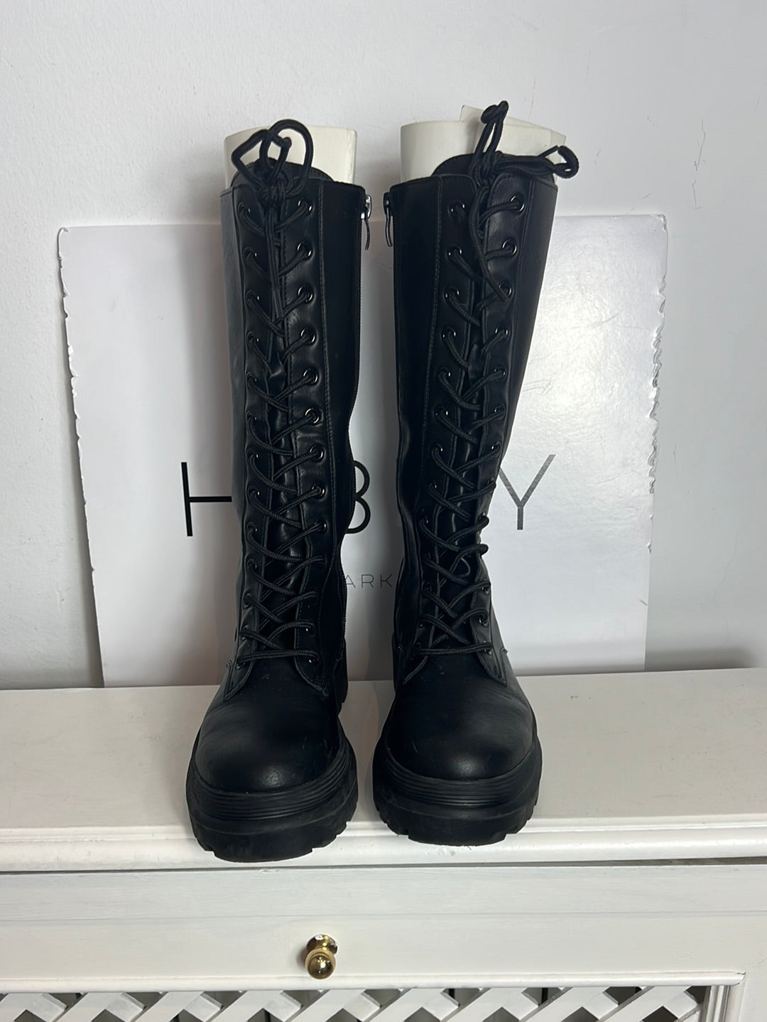 OTRAS. Botas negra militar T.37