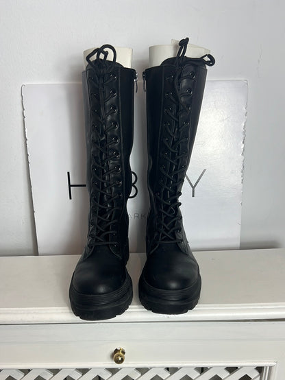 OTRAS. Botas negra militar T.37