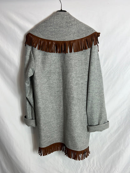 GEORGES RECH. Total look gris jaspeado y flecos en piel. T 36