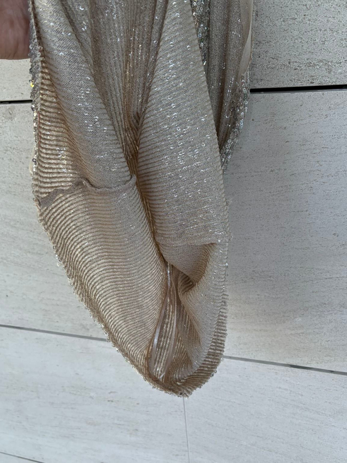 ZARA. Top halter lentejuelas