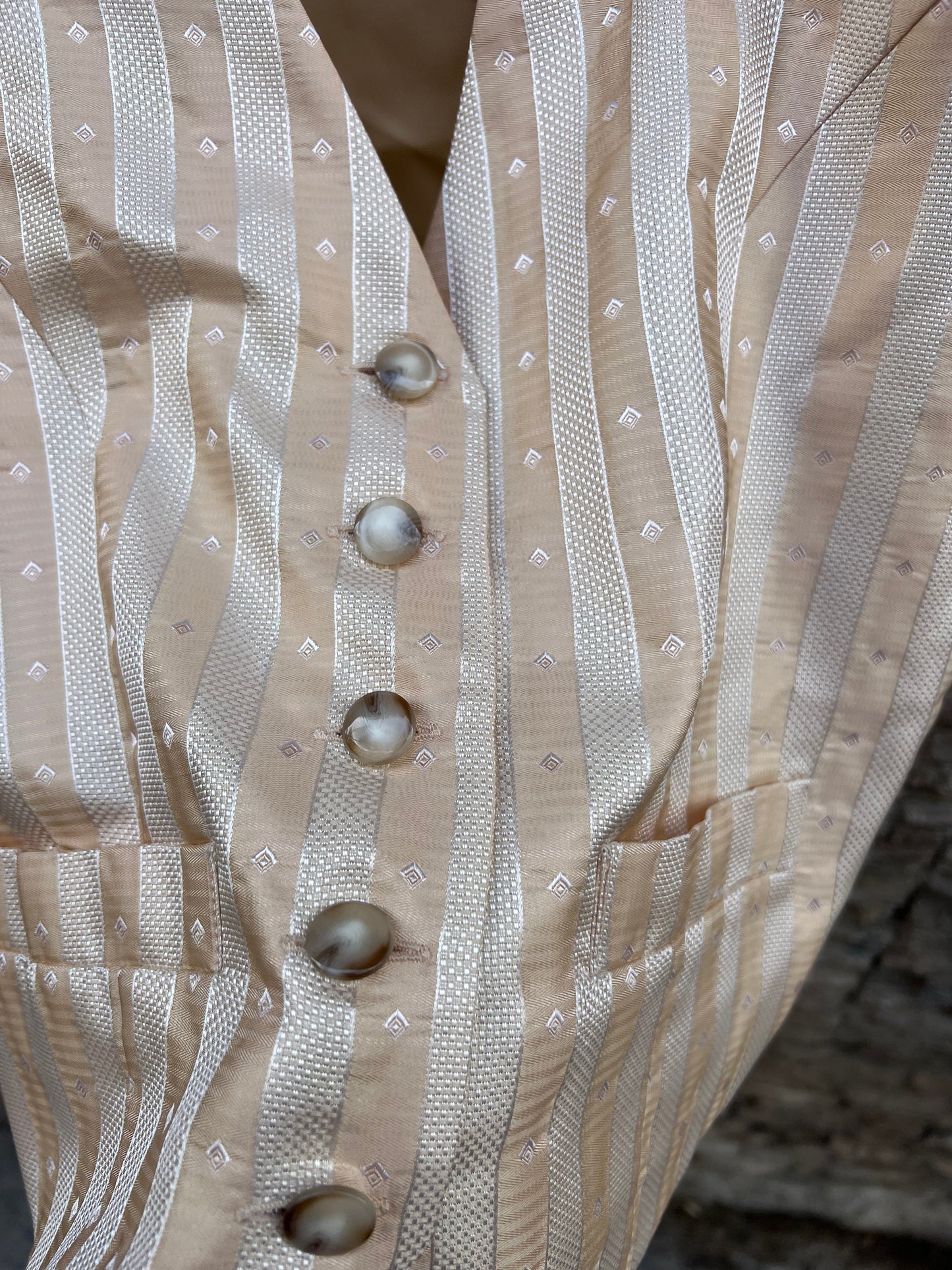 ALTEA MILANO. Chaleco seda tono pastel rayas. TS/ M