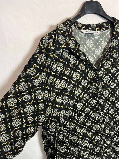 ZARA. Blusa negra fluida detalles dorados. T M