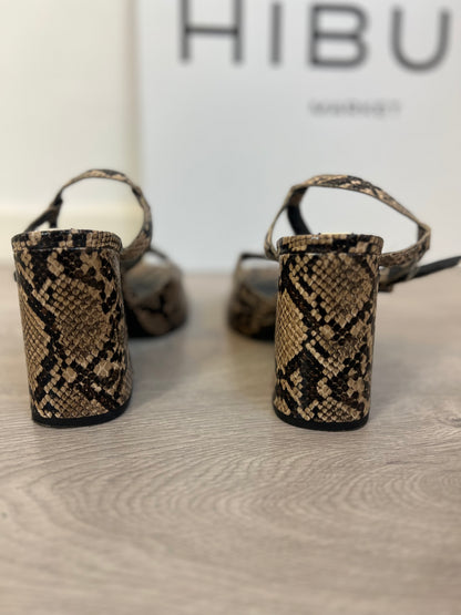 ZARA. Sandalias animal print. T 38