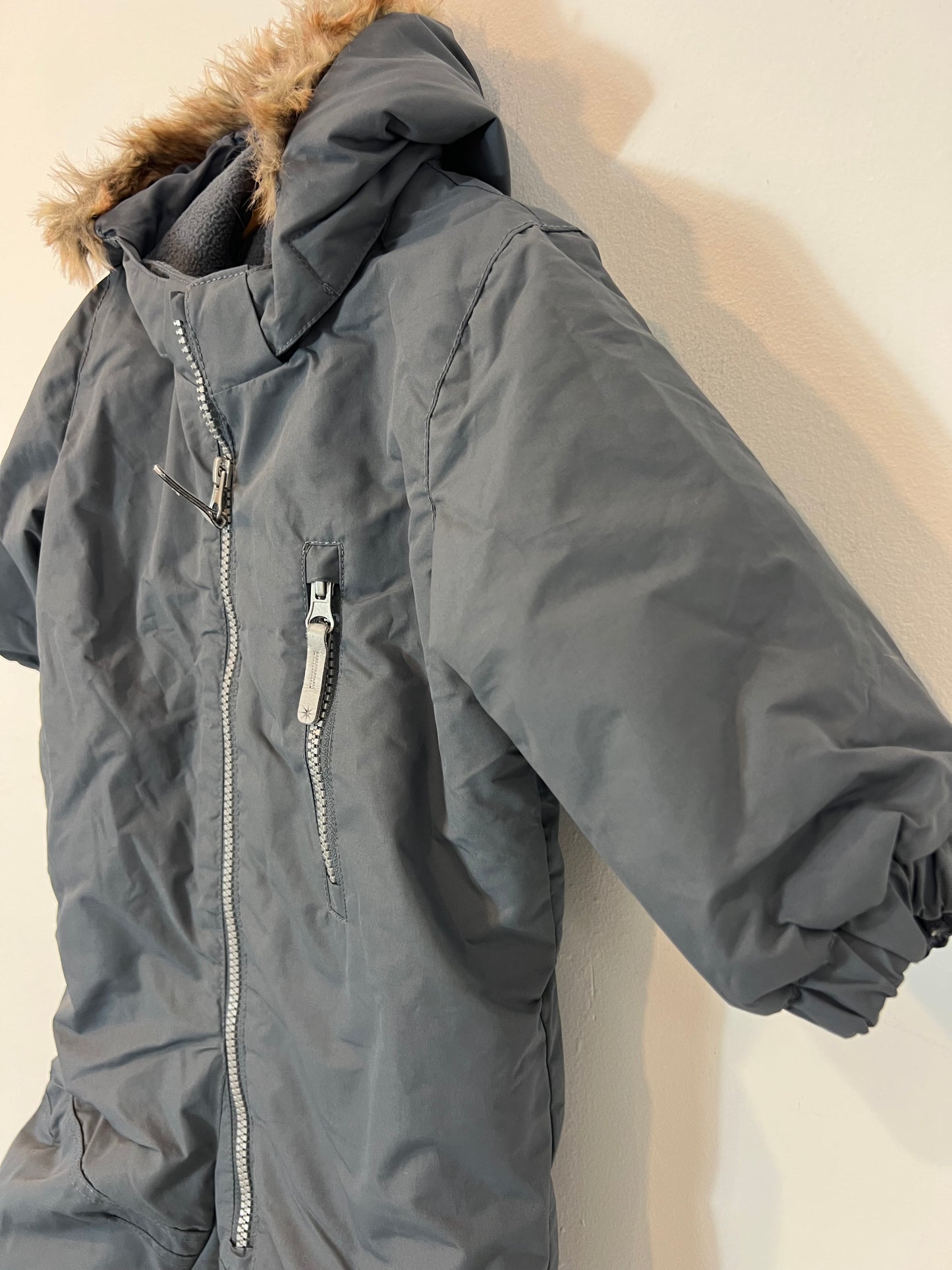 H&M. Mono nieve gris. T 6-9 meses