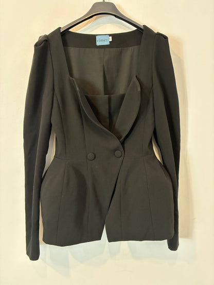 CIMER. Blazer negra detalle cintura