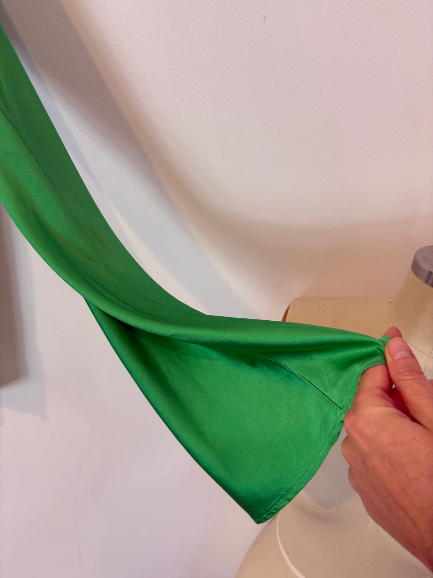 FORTE FORTE. Top seda verde fluido