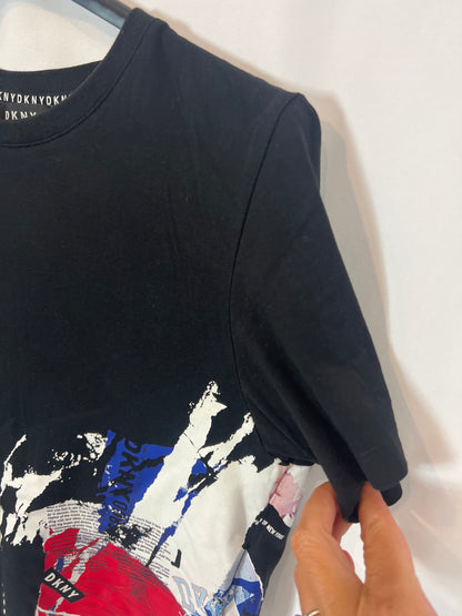 DKNY. Black printed T-shirt. Size 16