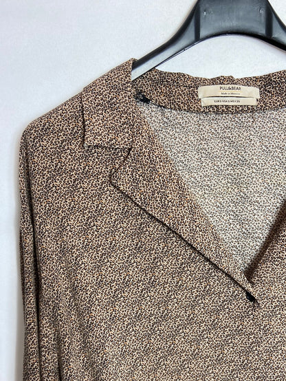 PULL&BEAR. Blusa animal print T.s