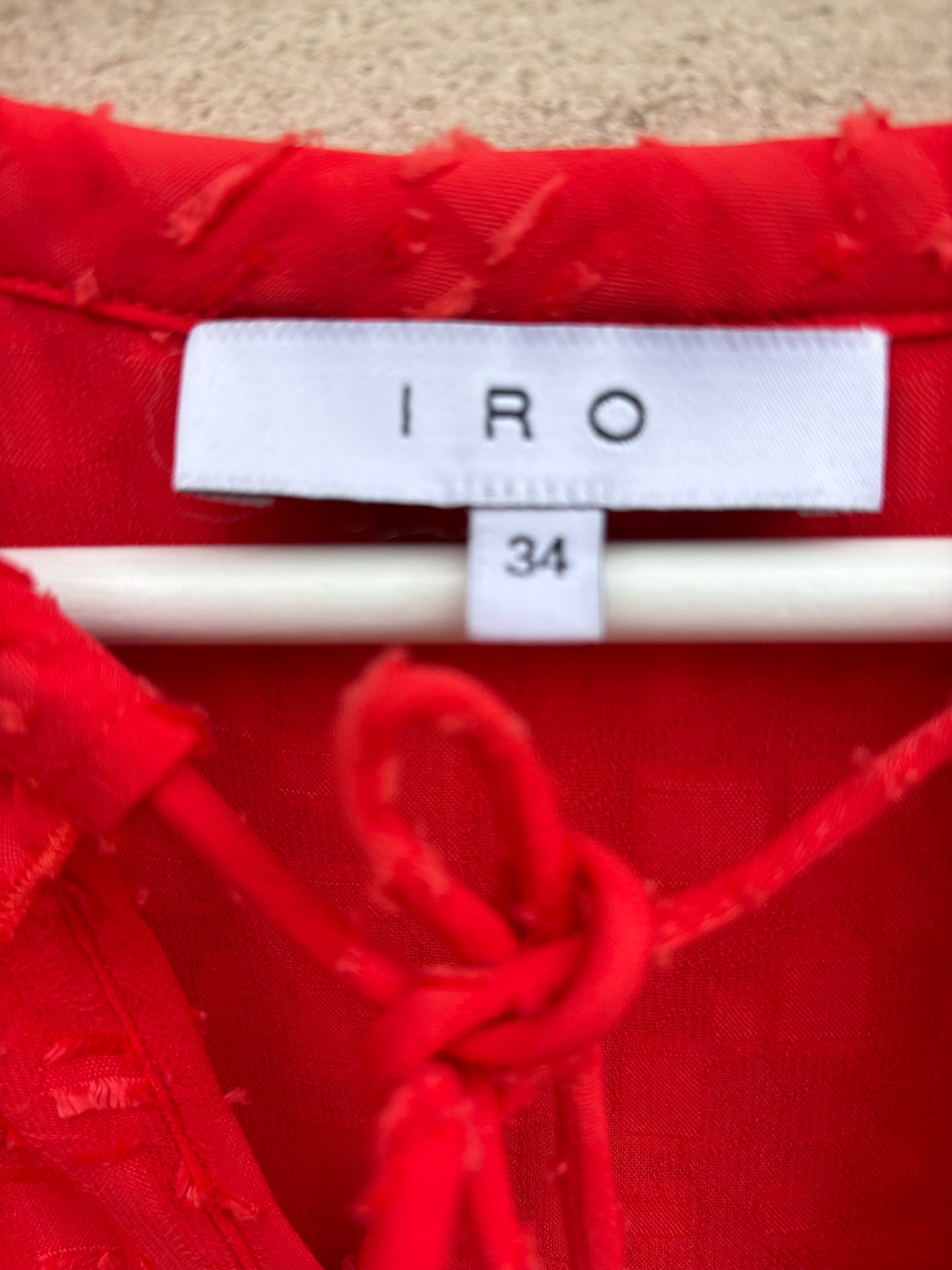 IRO. Top rojo fluido textura