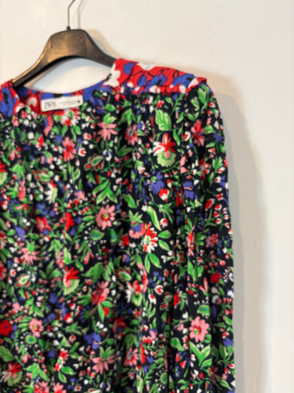 ZARA. Blusa estampada hombreras