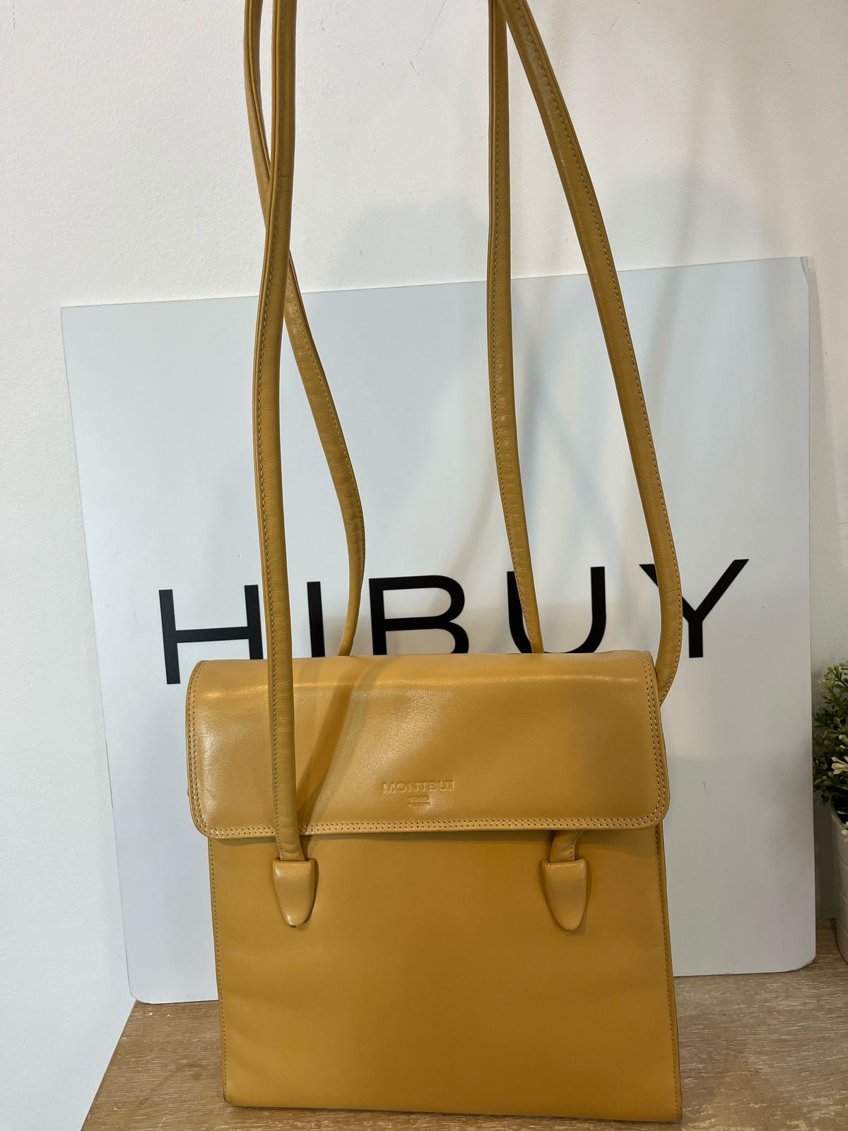 MONTBUI. Bolso piel efecto maletin