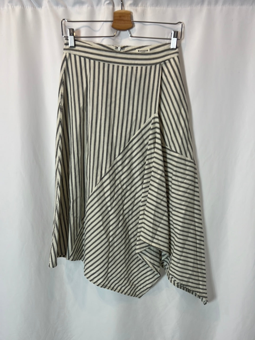 MASSCOB. Falda midi rayas asimétrica. T 36