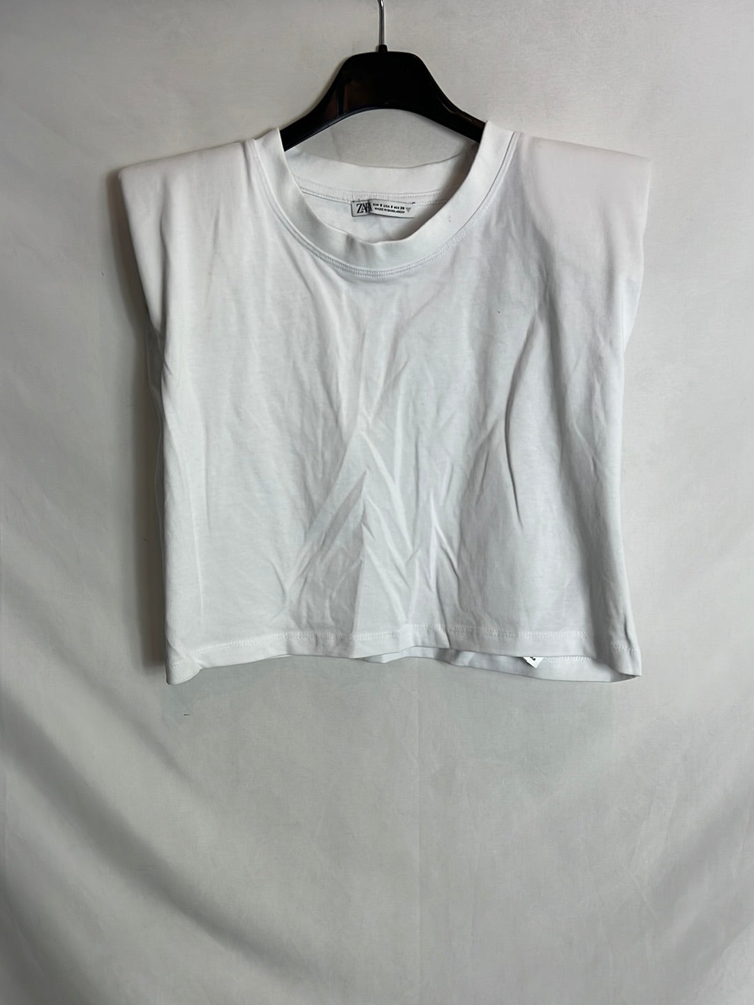 ZARA. Top blanco hombreras T.s