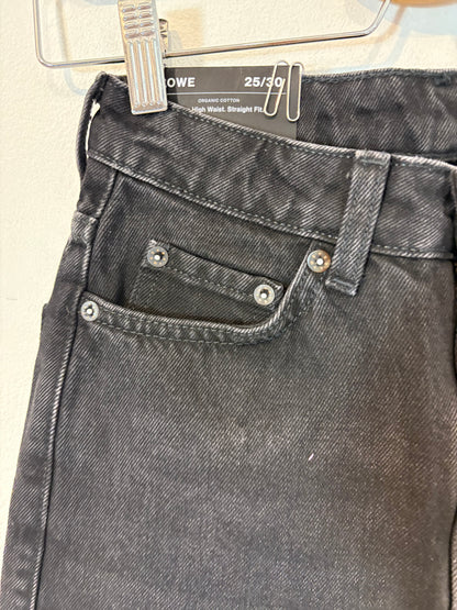 OTRAS. Denim negro cintura alta. T 25 (36)