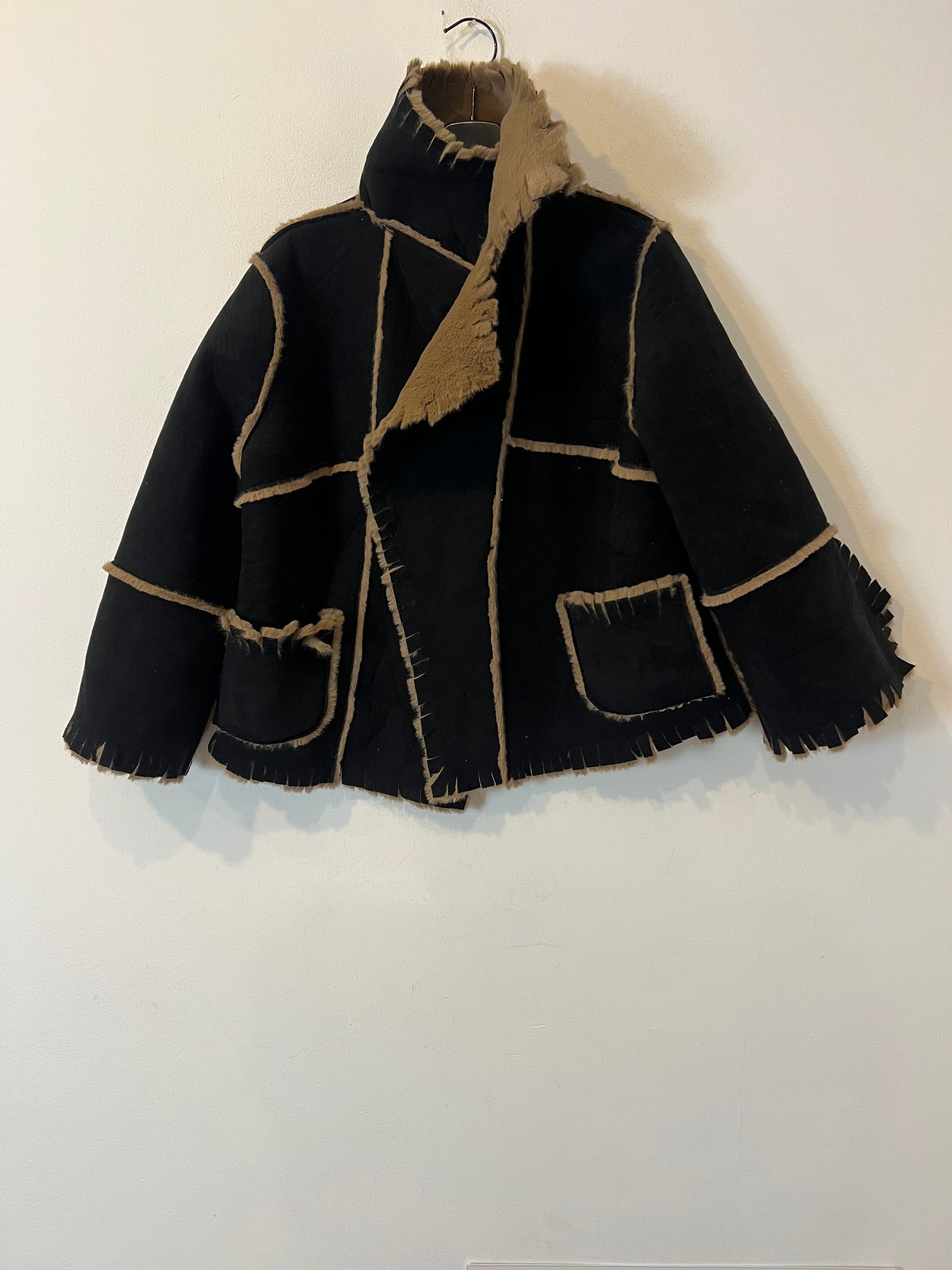 GILLES RICART. Black coat with fur Ts