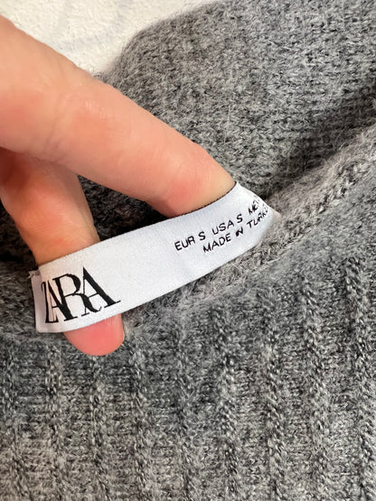 ZARA. Falda gris punto T.s