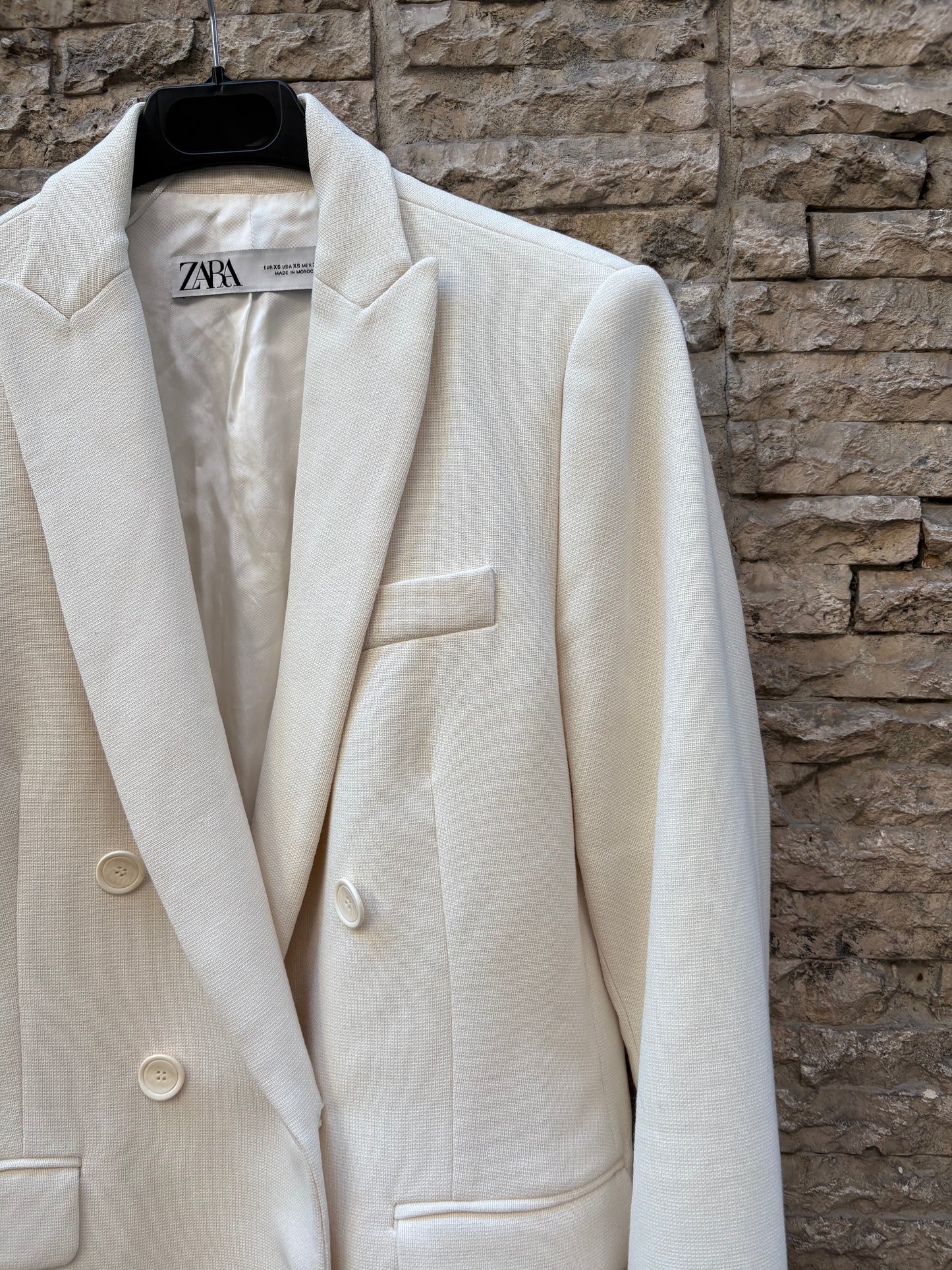 ZARA. Blazer fluida color crudo