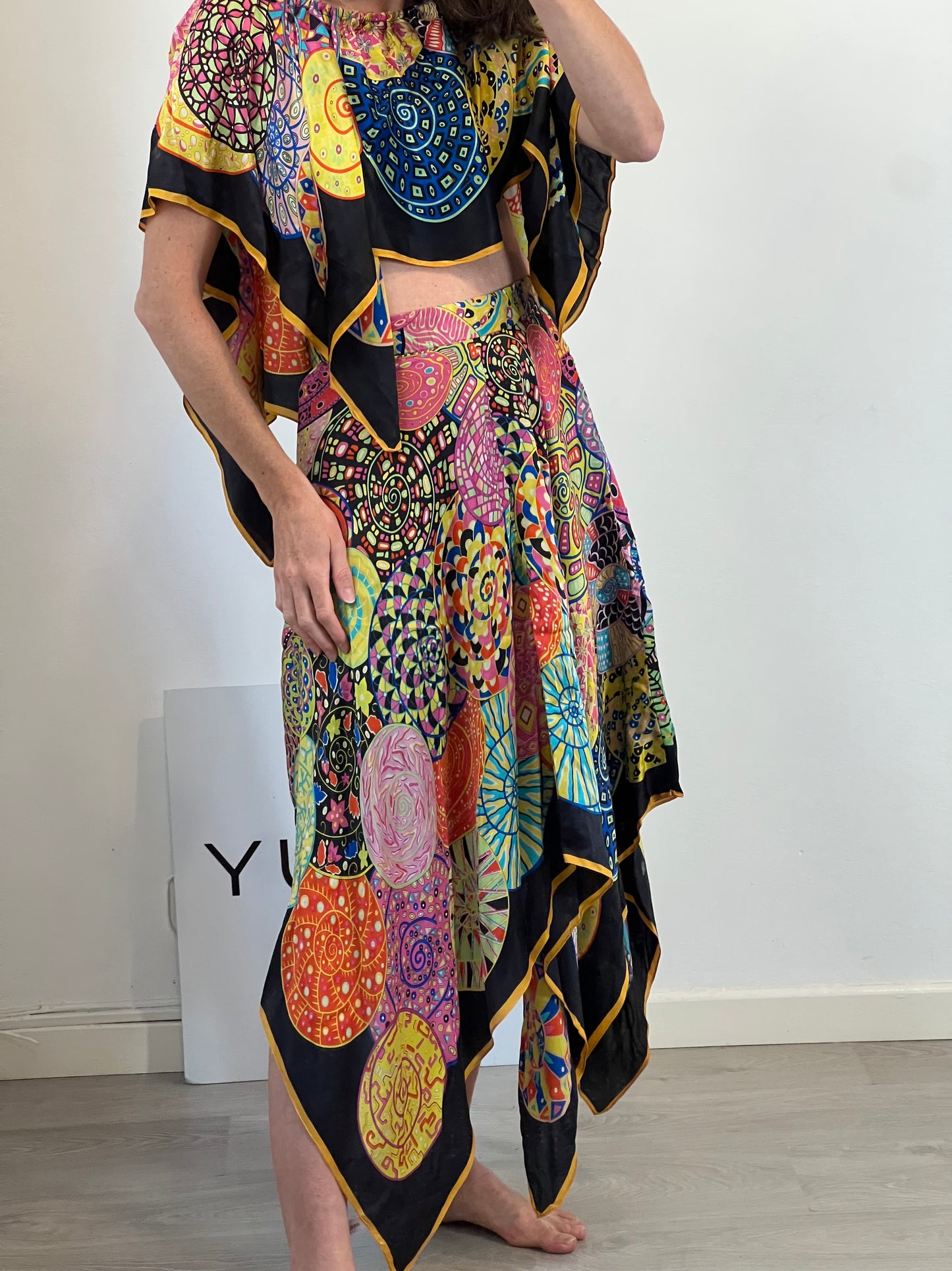 ZAITEGUI. Total look top y falda seda T.s/m