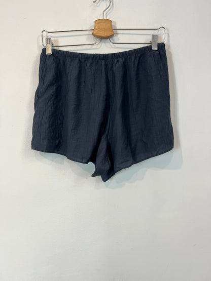 ZARA. Conjunto fluido gris blusa y shorts