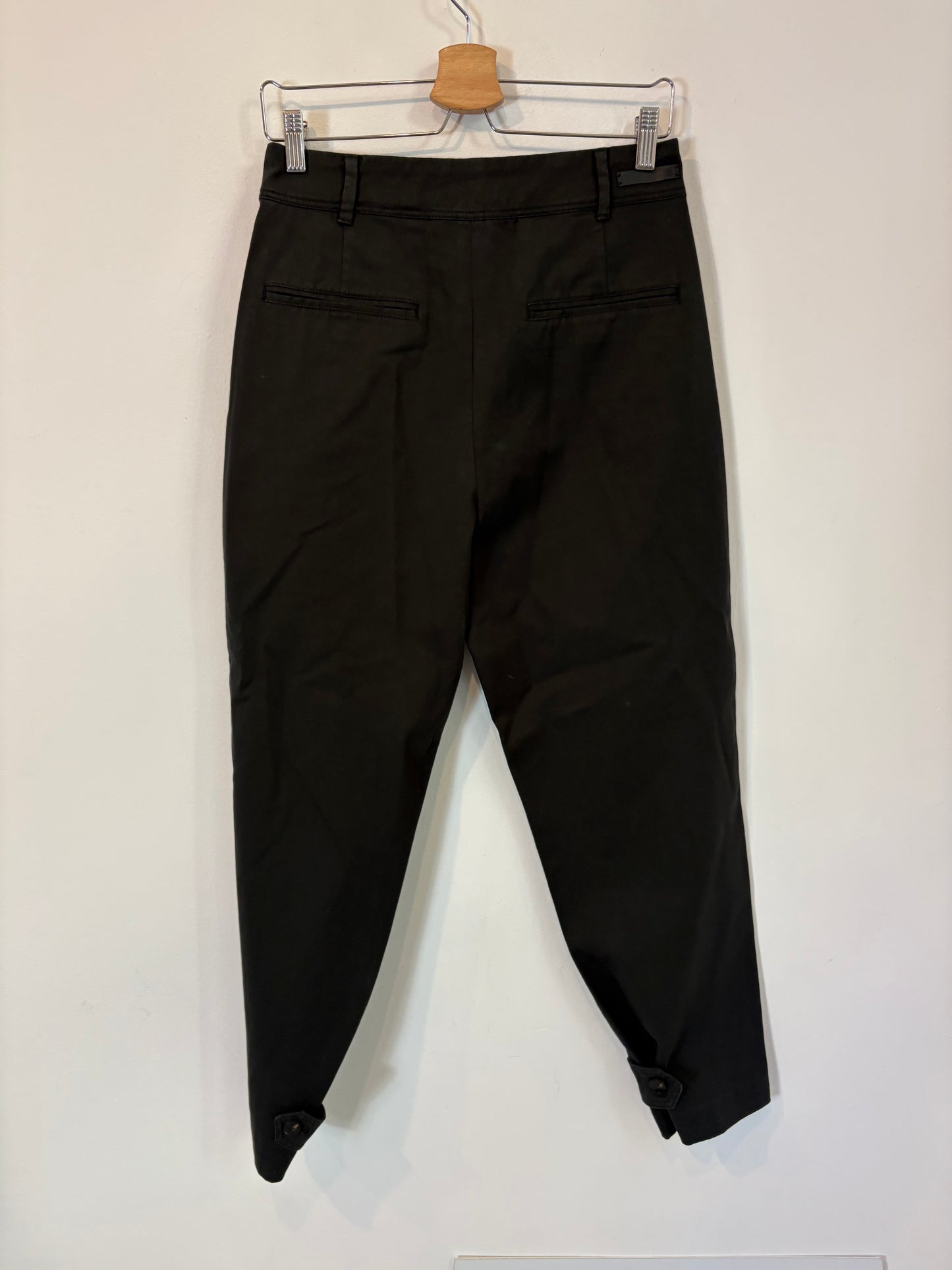 MASSIMO DUTTI. Pantalón chino gris oscuro. T 38