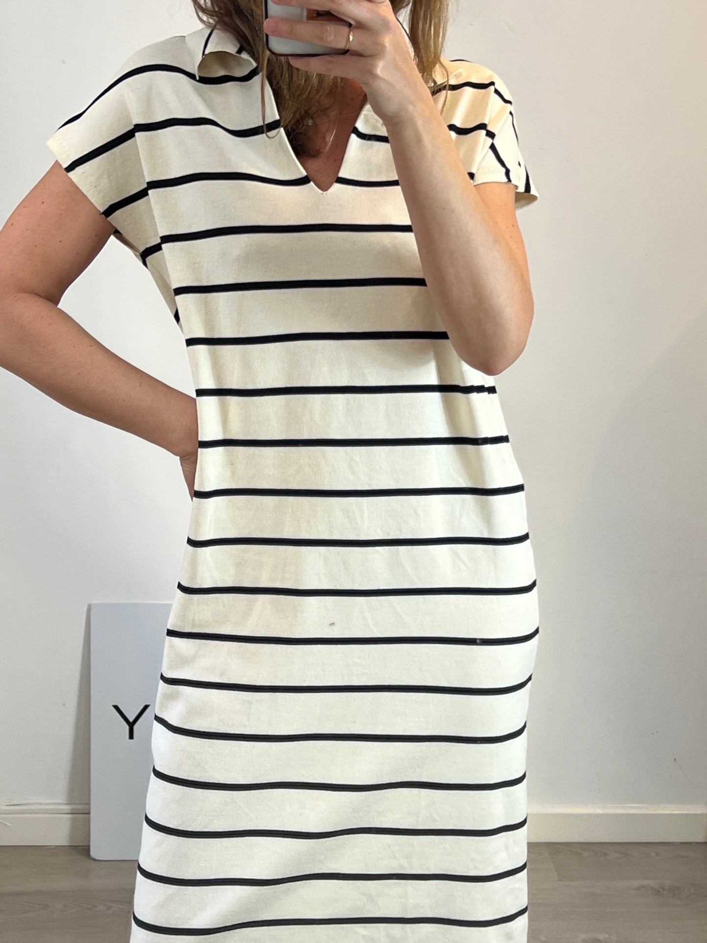 OTRAS. Vestido beige punto rayas azules. T L