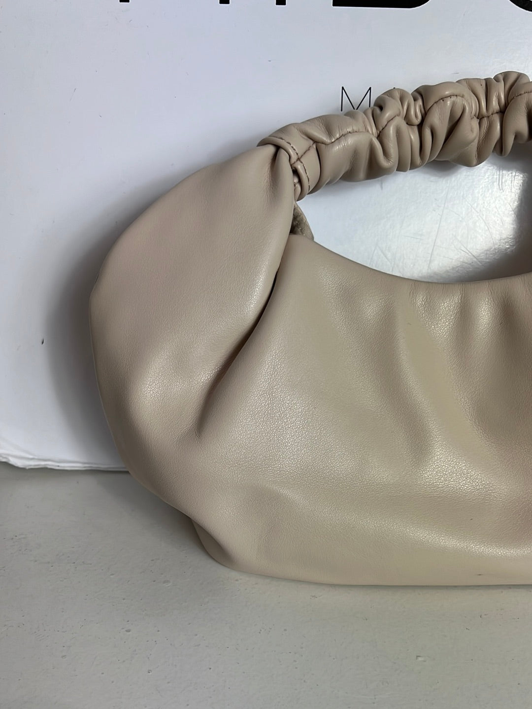 THE DROP. Bolso mini beige
