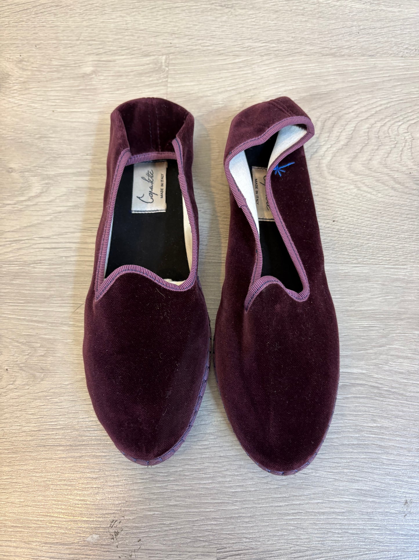 CAPULETTE. Venecianas terciopelo berenjena. T 41