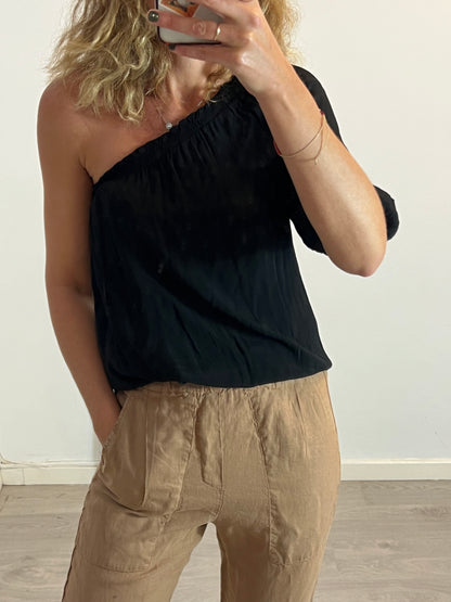 AMEÉ. Asymmetrical black top Tu(s/m)