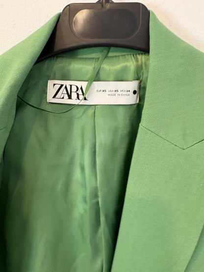 ZARA. Blazer verde fluida
