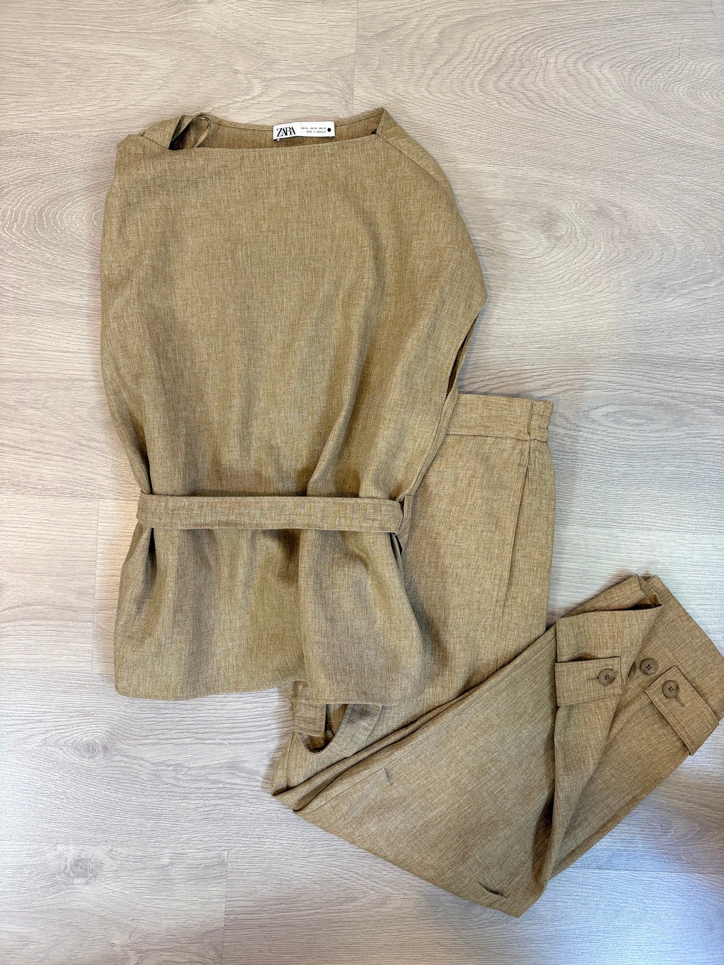 ZARA. Conjunto de lino marrón