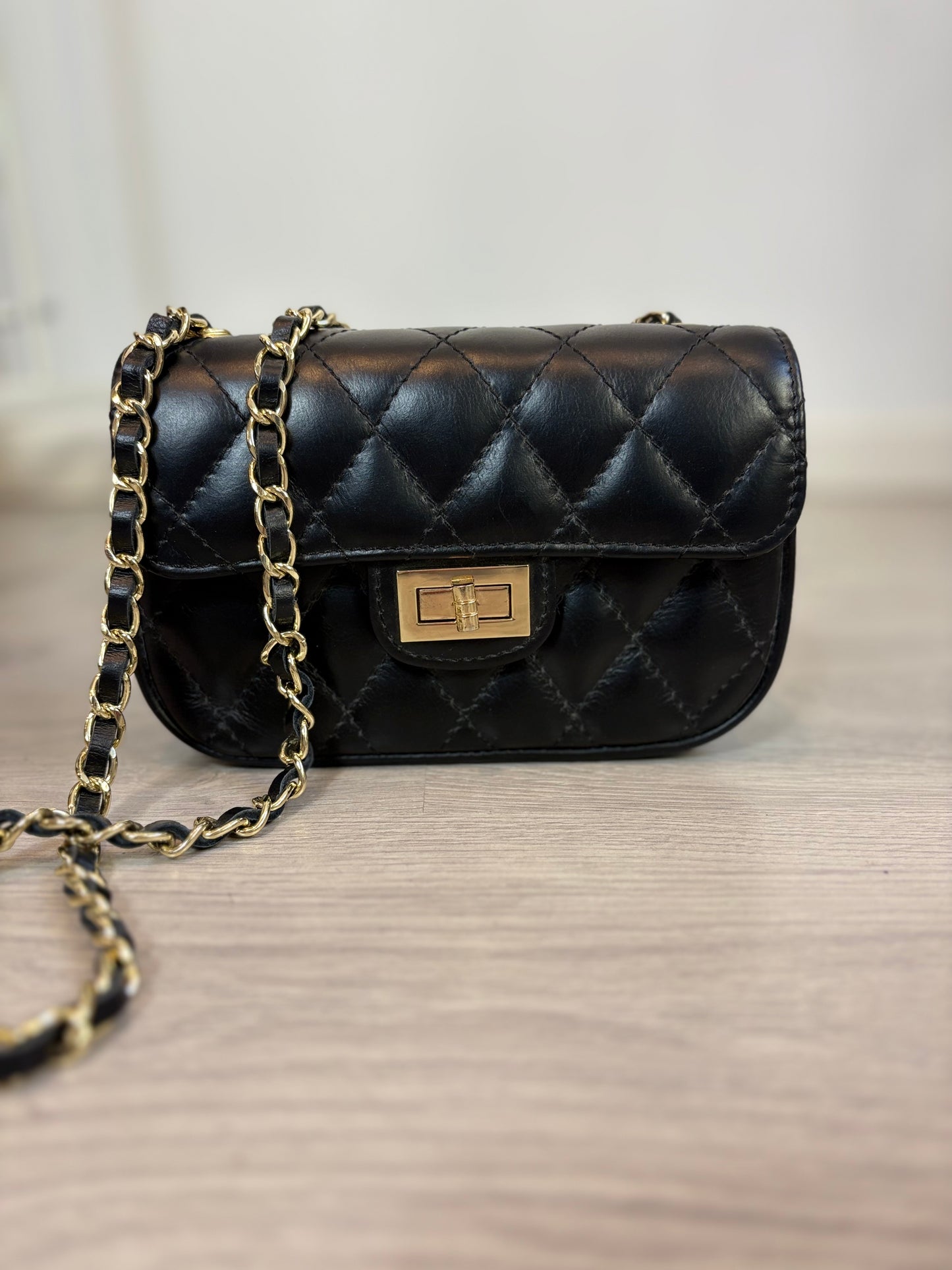 Otras. Bolso negro piel Ubrique