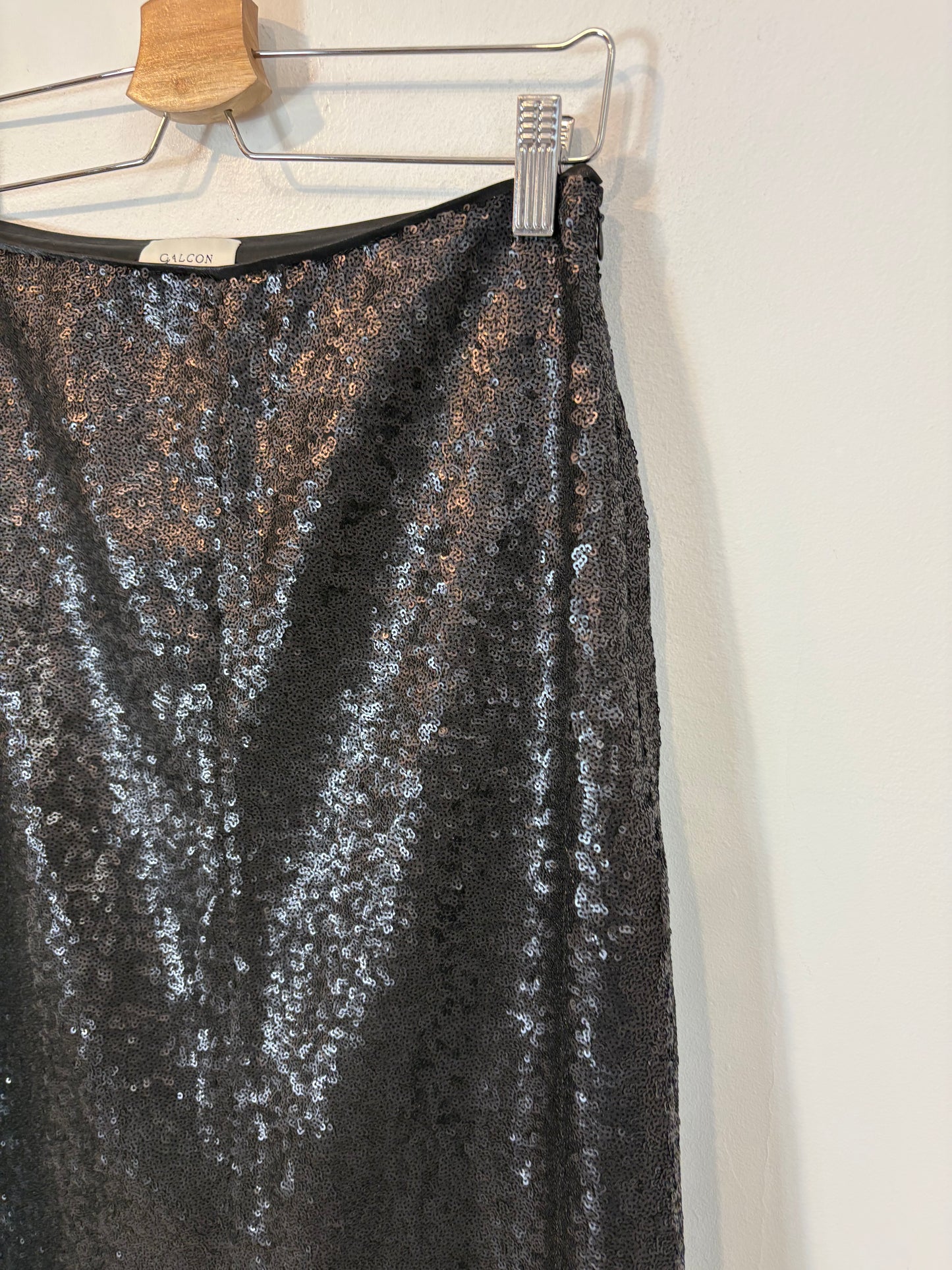 GALCON. Sequin midi skirt with opening. T.S.