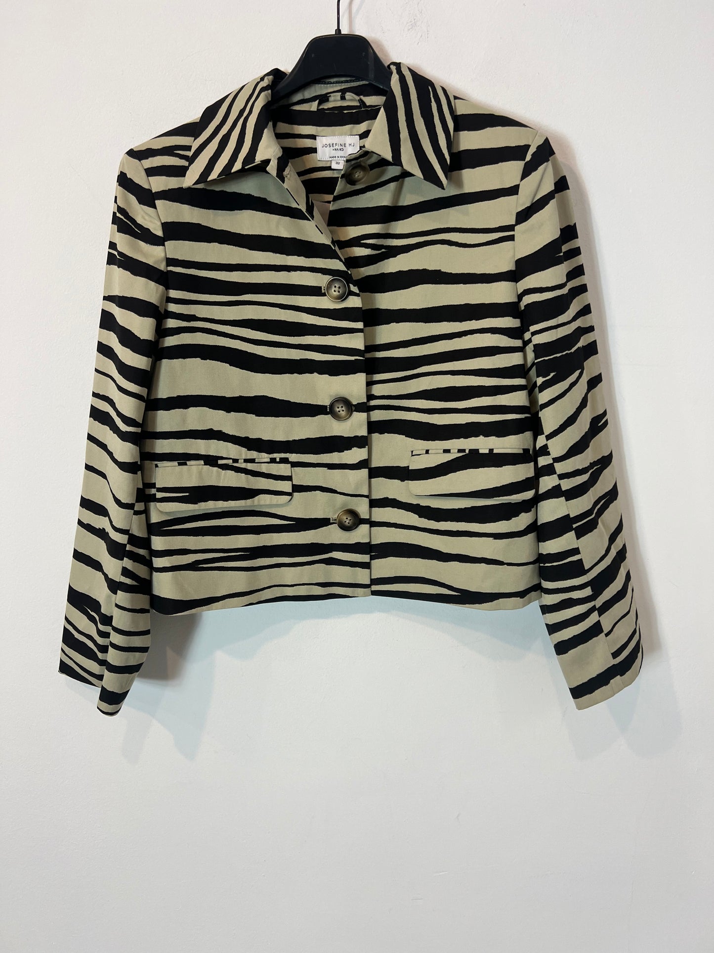 NAKD X  JOSEFINE HJ. Cazadora estampado cebra T.32 (S)