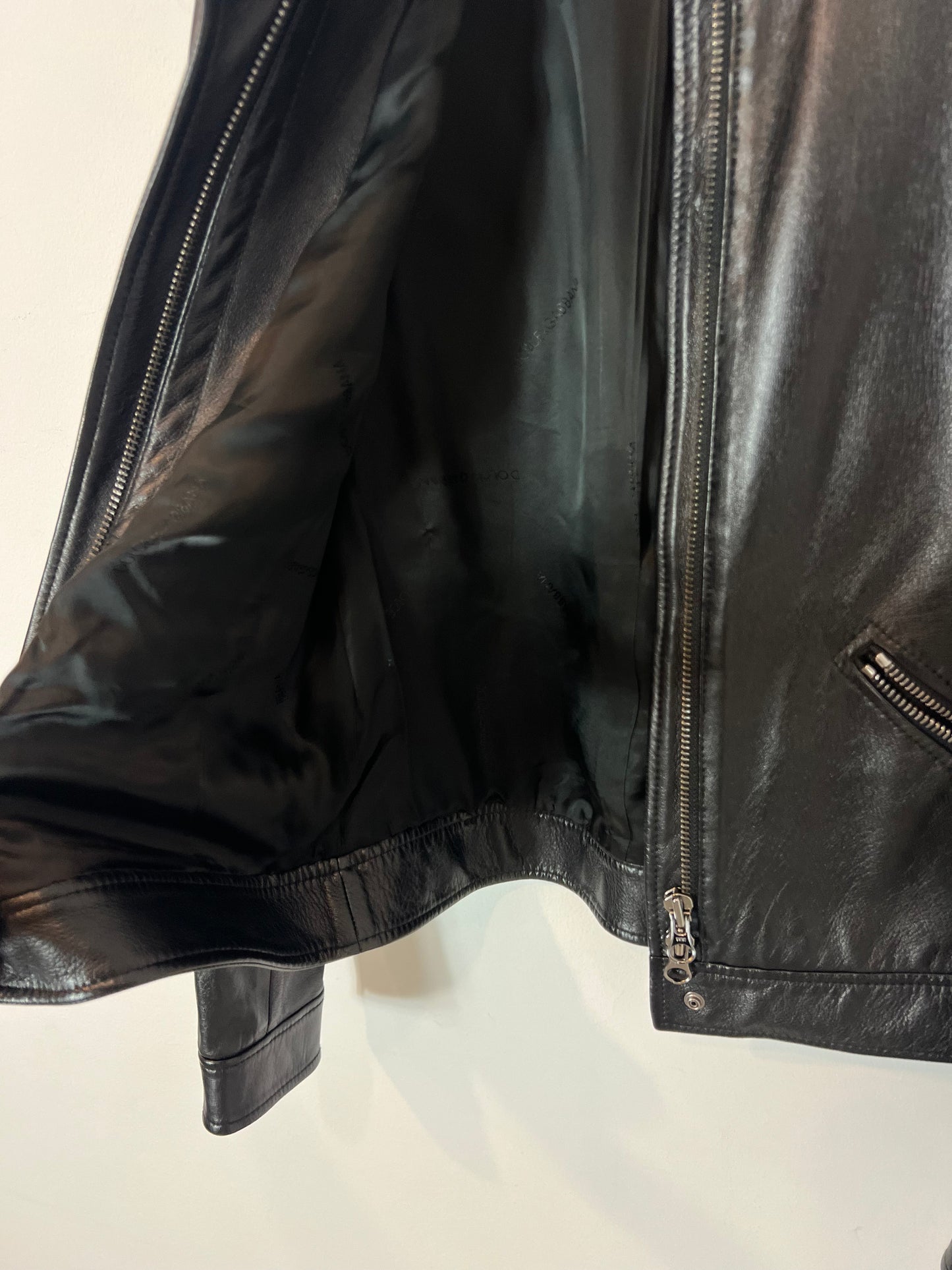 DOLCE & GABBANA. Chaqueta piel negra.. T 42 (38)