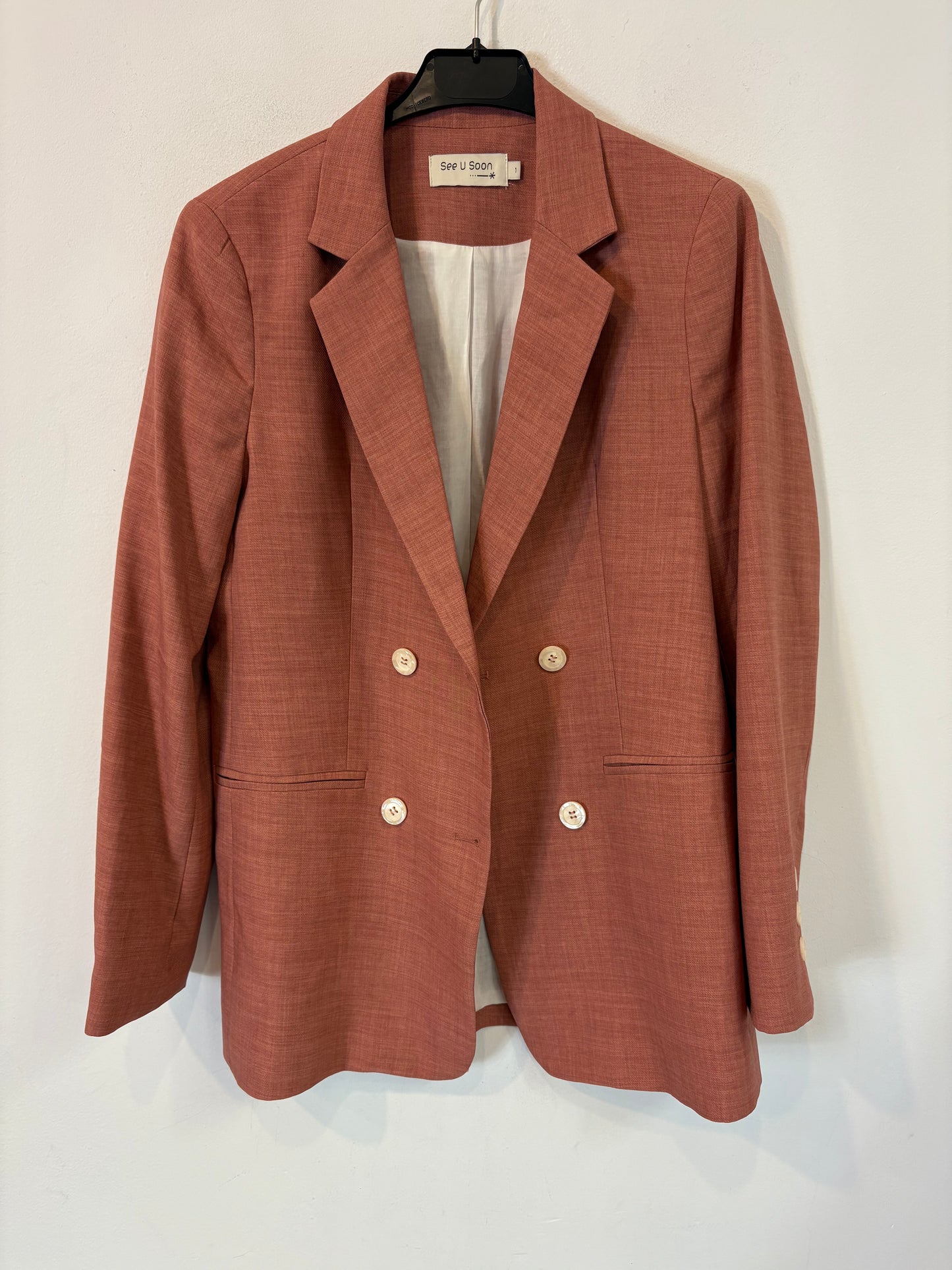 SEE U  SOON. Blazer rosa jaspeada