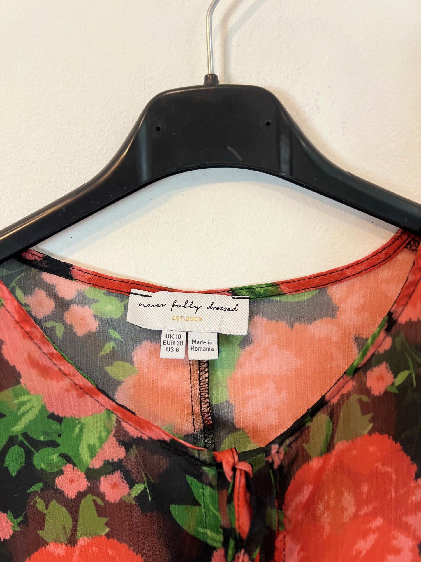 NEVER FULLY DRESSED . Conjunto negro flores T.36/38