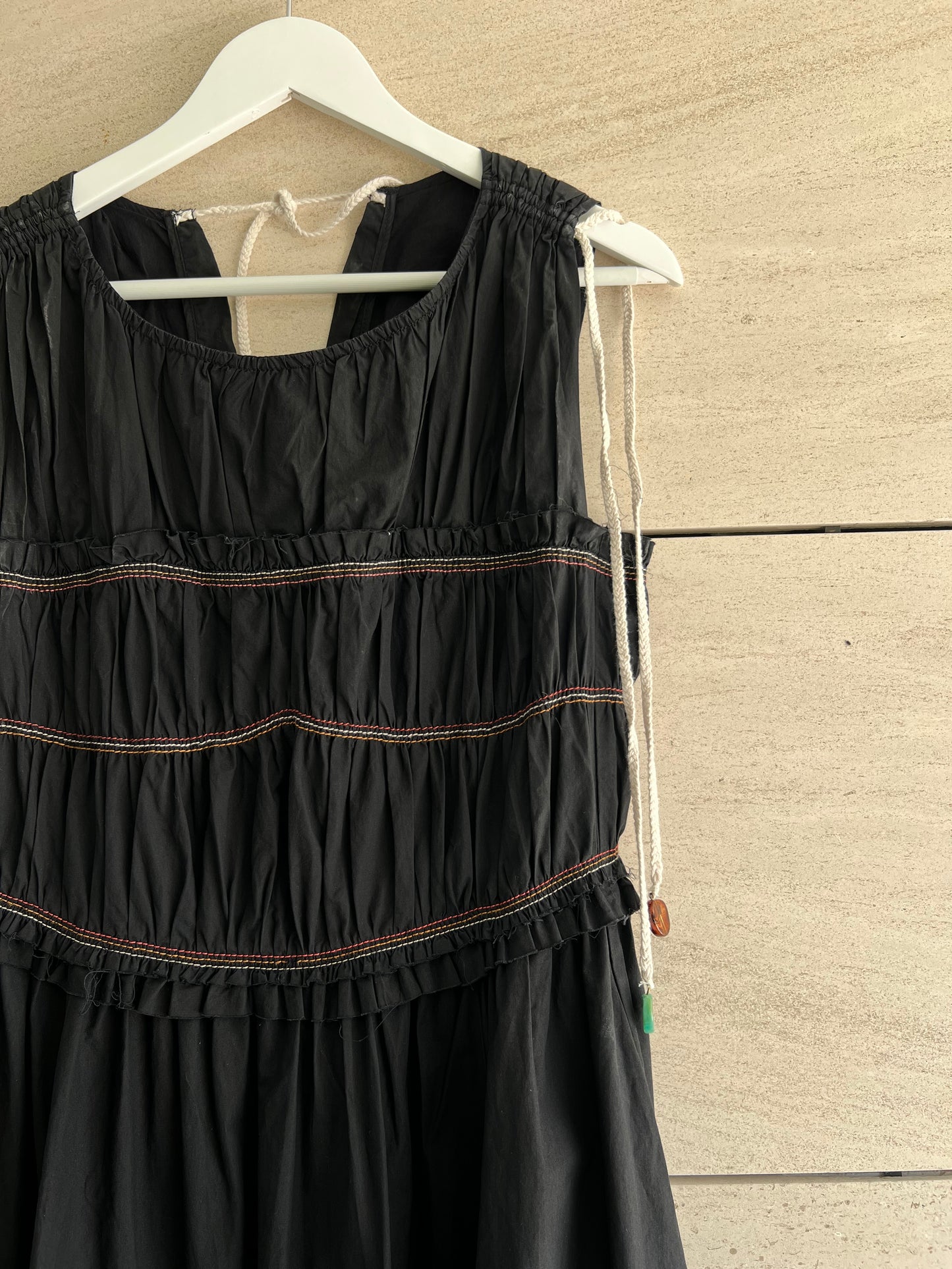 OTRAS. Vestido negro costuras T.u(s)