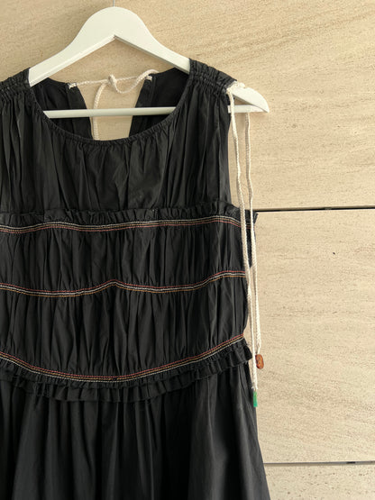 OTRAS. Vestido negro costuras T.u(s)