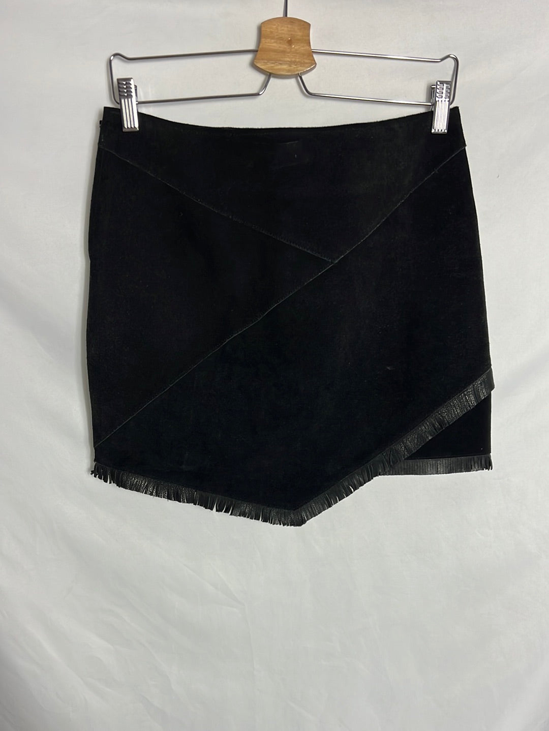 MAJE. Falda corta piel doble textura. T 38 (TARA)