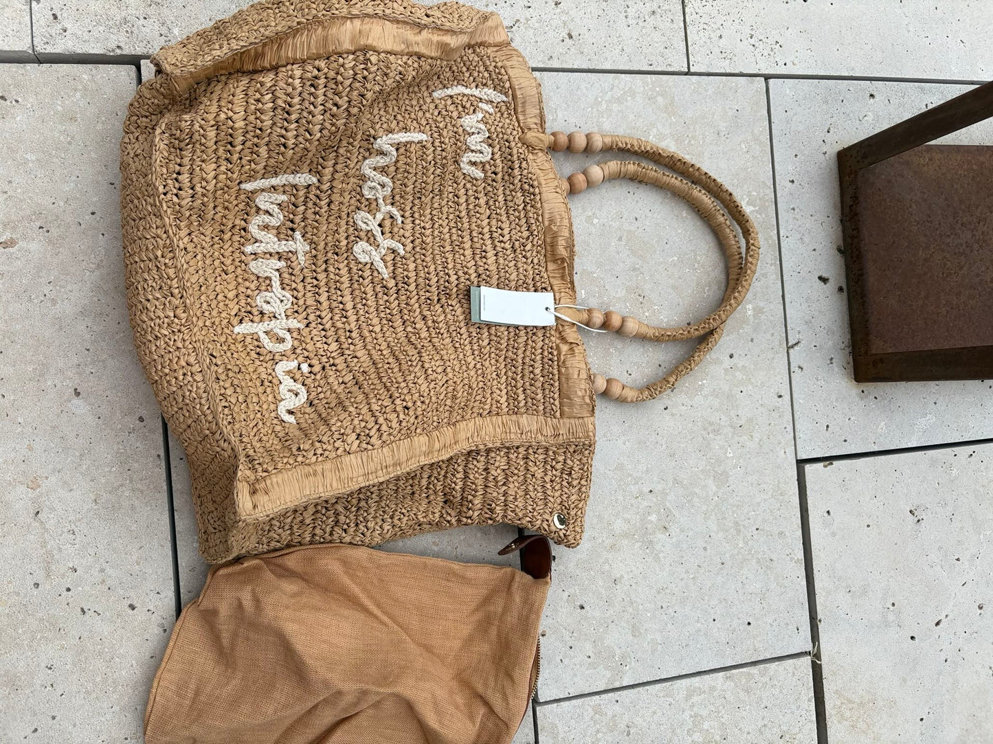 INTROPIA. Bolso rafia bordado