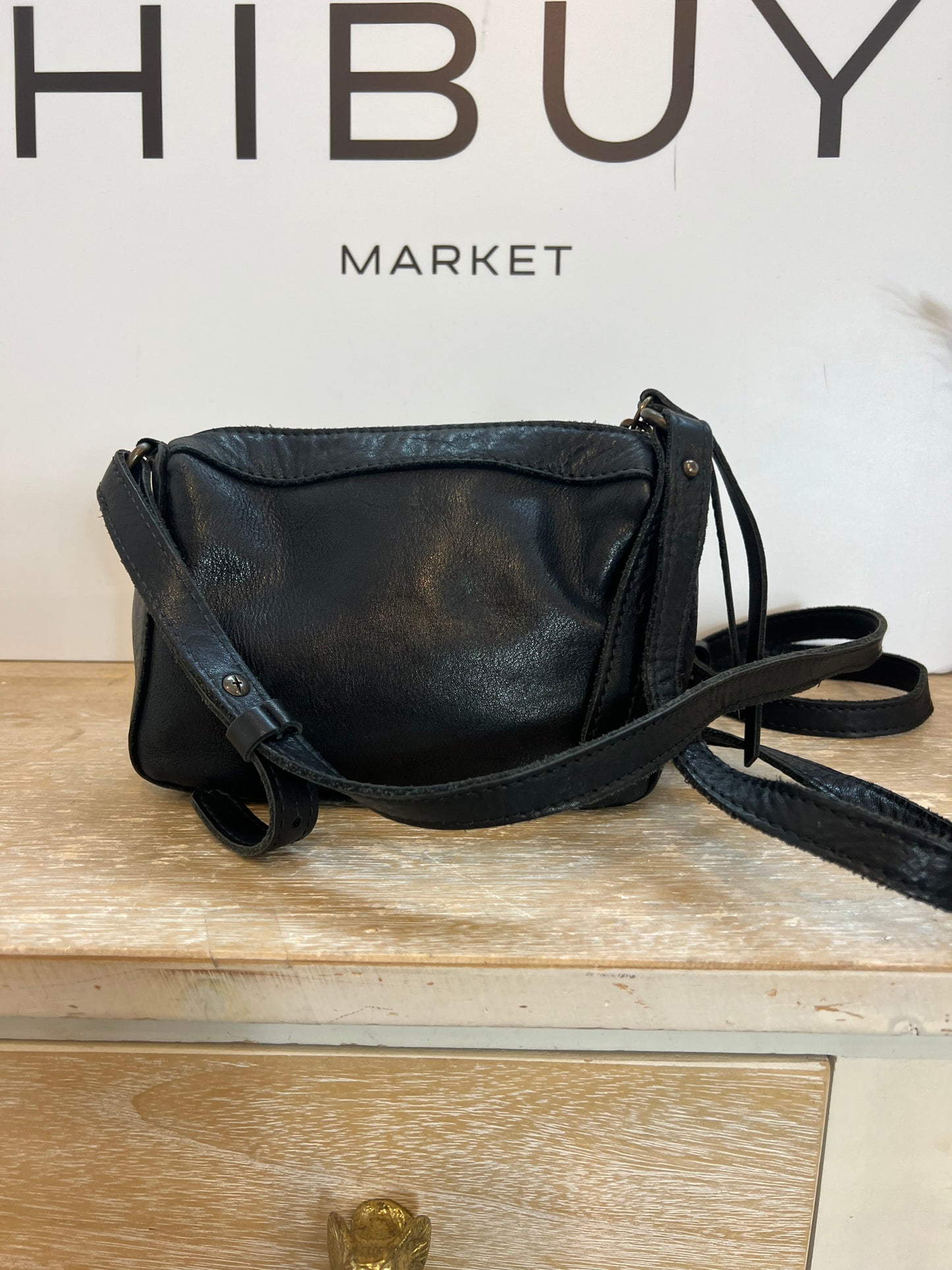 MICUIR. Bolso trenzado negro piel