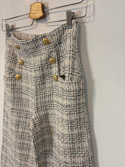 ZARA. Pantalón tweed botones dorados