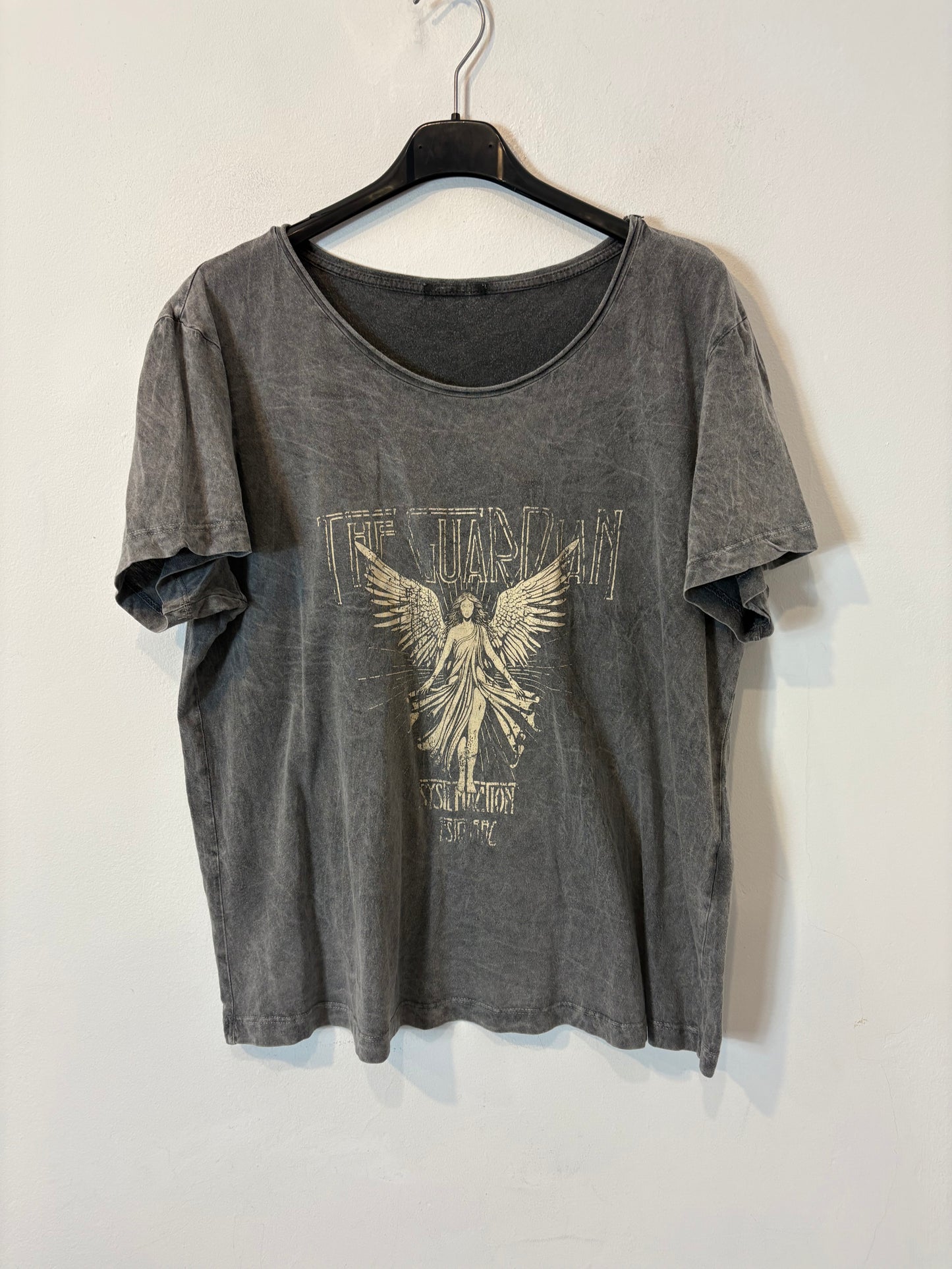 SYSTEMACTION. Camiseta gris dibujo