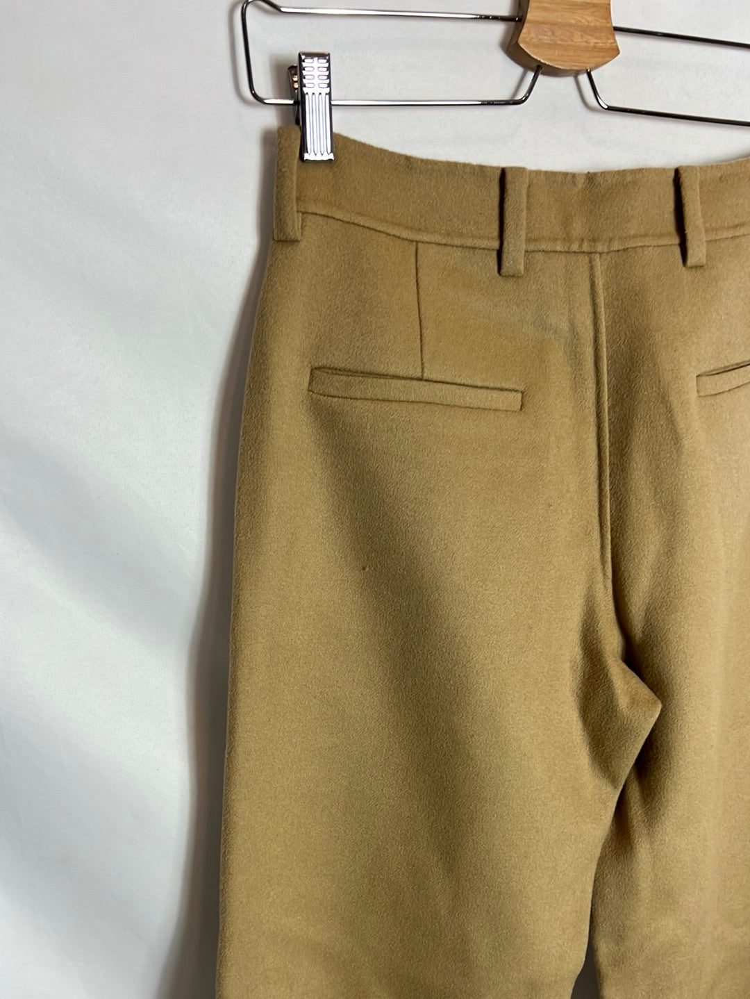 ZARA. Pantalón beige lana